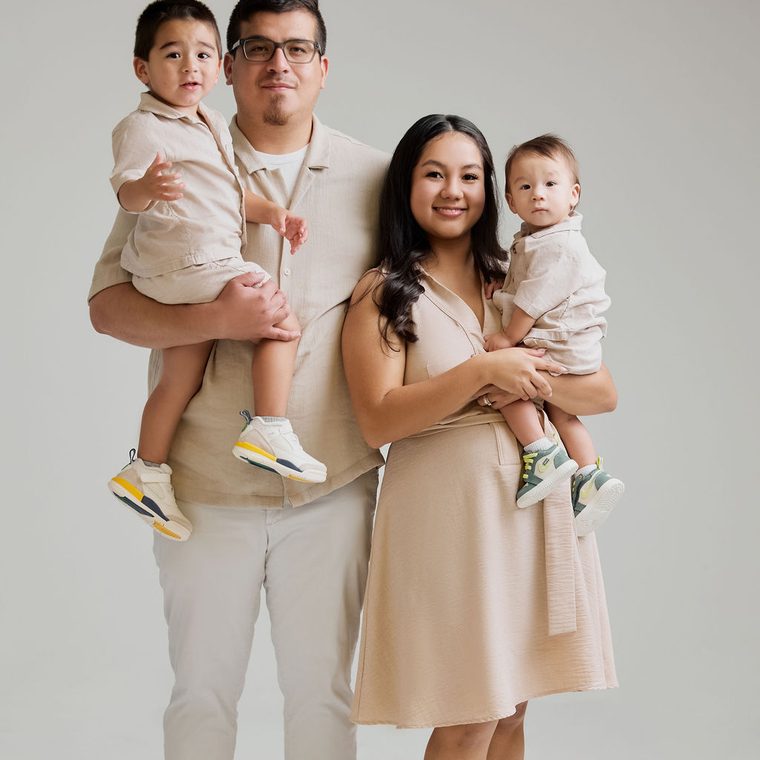 Family in Studio session by Veronica Touma