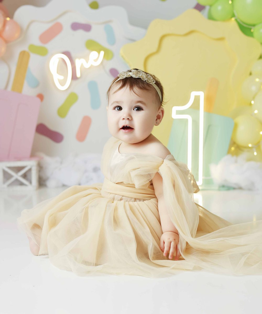 The Classic ONE - Cake Smash by Veronica Touma